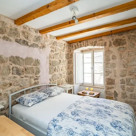 Old Town Historical Apartman *